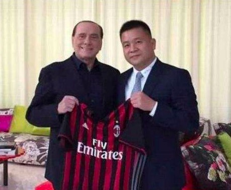 眼看着蒋明跪在地上忏悔的情形，赵卓越完全无法理解。